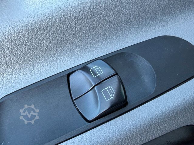 Minibus MERCEDES-BENZ Sprinter 313 Cdi 9Sitze+Rollstuhllift Klima Navi