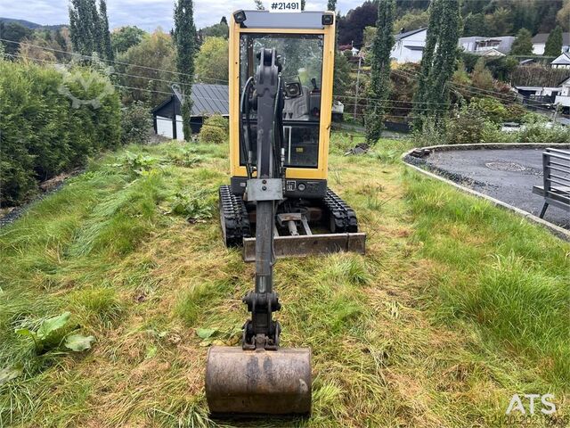 Mini excavator Volvo EC15B xtv excavator w/ trench bucket and hydraulic