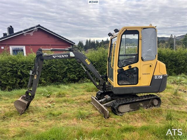 Mini excavator Volvo EC15B xtv excavator w/ trench bucket and hydraulic