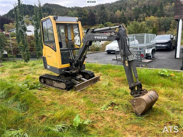 Mini excavator Volvo EC15B xtv excavator w/ trench bucket and hydraulic