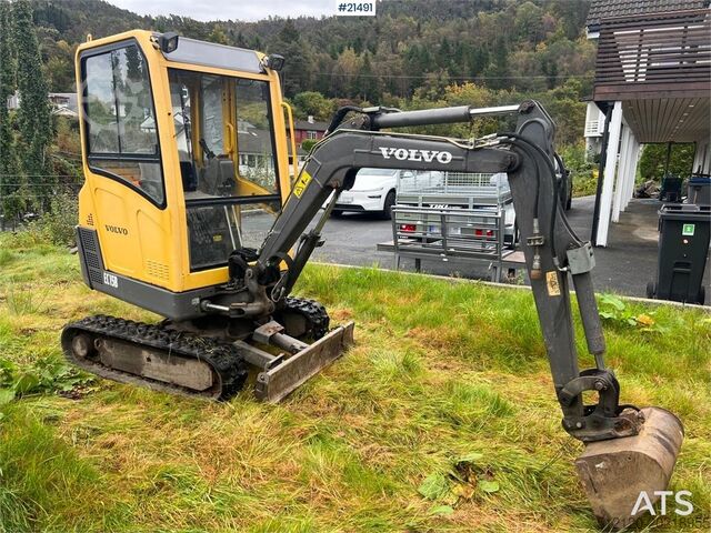 Mini excavator Volvo EC15B xtv excavator w/ trench bucket and hydraulic