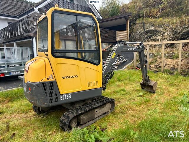 Mini excavator Volvo EC15B xtv excavator w/ trench bucket and hydraulic