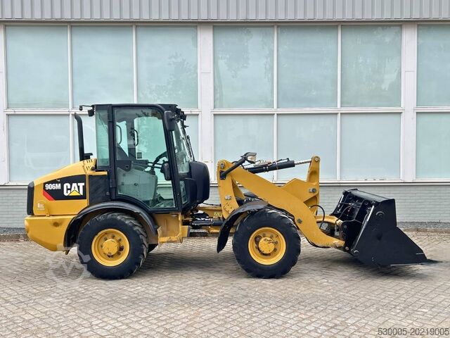 Wheel loader CAT 906 M    2016