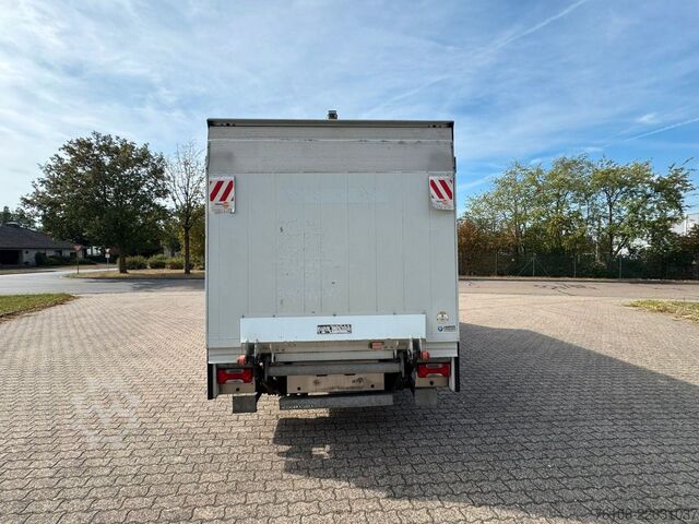 Box van IVECO Daily 70C18 Hi-Matic Koffer mit Ladebordwand