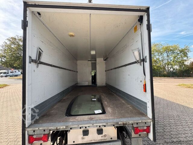 Box van IVECO Daily 70C18 Hi-Matic Koffer mit Ladebordwand