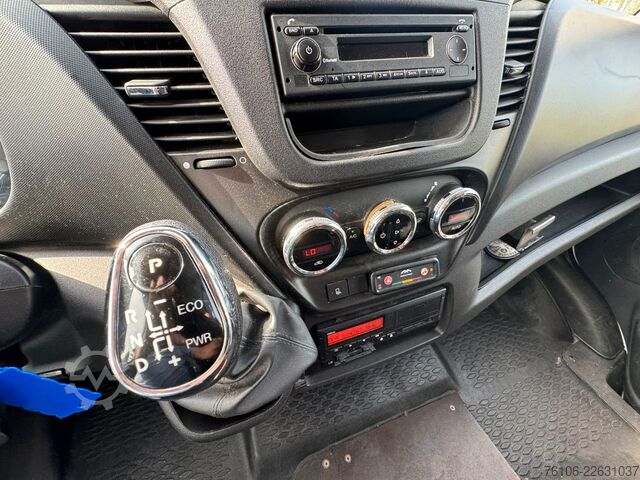 Box van IVECO Daily 70C18 Hi-Matic Koffer mit Ladebordwand