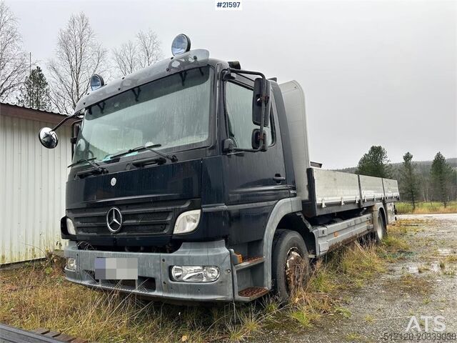 Flatbed Mercedes-Benz 1524 L flatbed truck w/ new compressor and winter