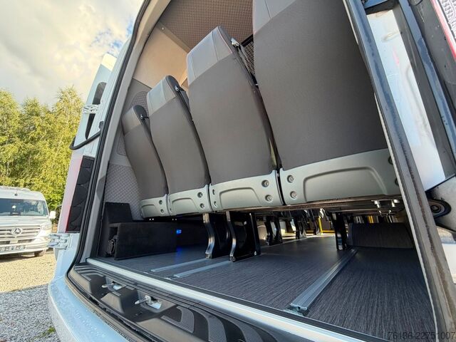 City bus MERCEDES-BENZ Sprinter 16+27 Mittelniederflur Linien Rollstuhl