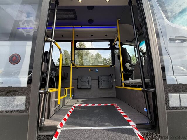 City bus MERCEDES-BENZ Sprinter 16+27 Mittelniederflur Linien Rollstuhl