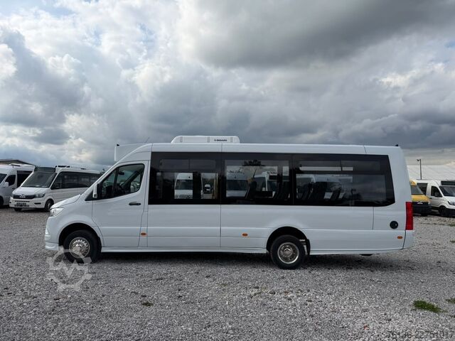 City bus MERCEDES-BENZ Sprinter 16+27 Mittelniederflur Linien Rollstuhl