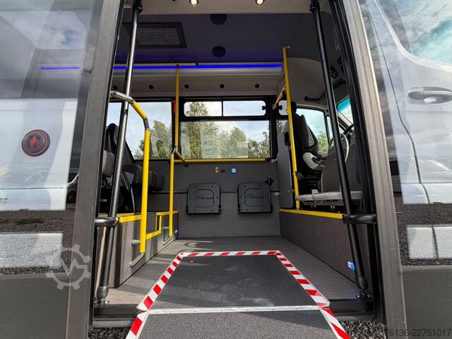 City bus MERCEDES-BENZ Sprinter 16+27 Mittelniederflur Linien Rollstuhl