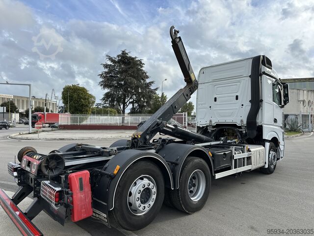 Standard road tractor Mercedes-Benz Actros 2551