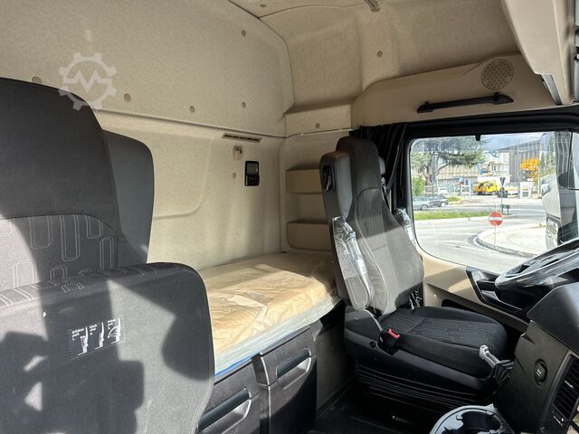 Standard road tractor Mercedes-Benz Actros 2551