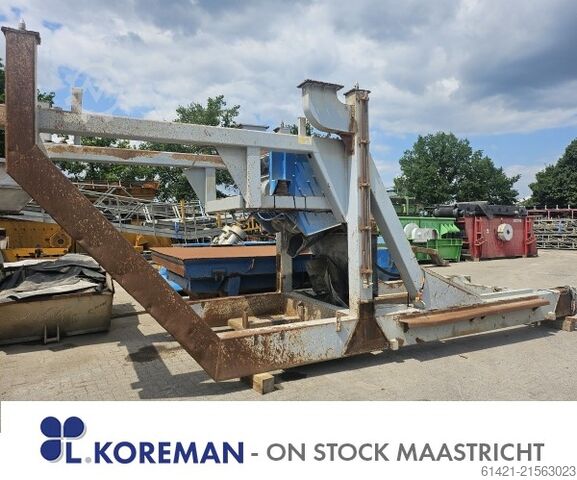 Sandvik Trichter mit Vibrationsrinne und Grizzly Sandvik Hopper with Vibrating Chute and Grizzly