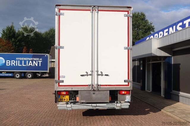 Box body Volvo FM 330 Bakwagen + DHollandia 1500 kg