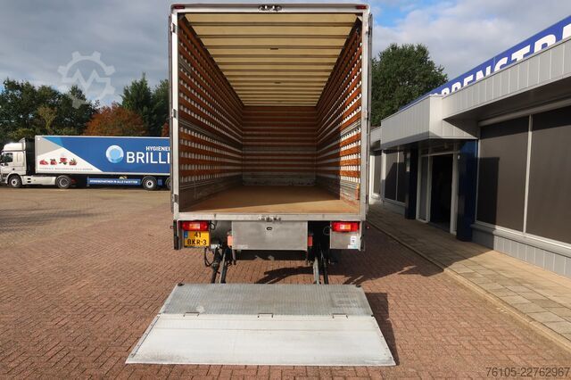 Box body Volvo FM 330 Bakwagen + DHollandia 1500 kg