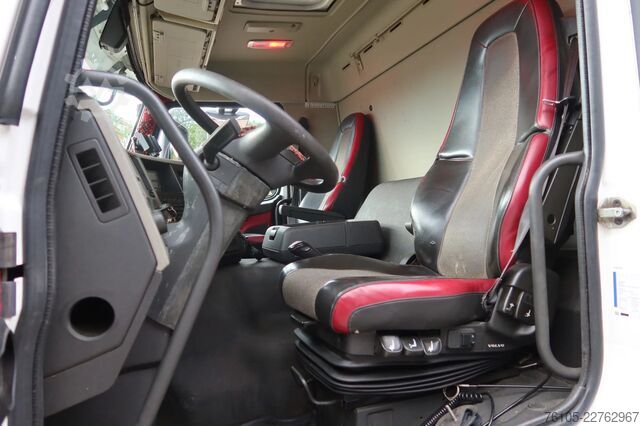 Box body Volvo FM 330 Bakwagen + DHollandia 1500 kg