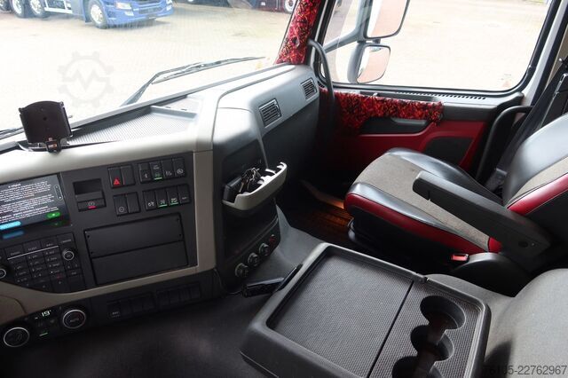 Box body Volvo FM 330 Bakwagen + DHollandia 1500 kg