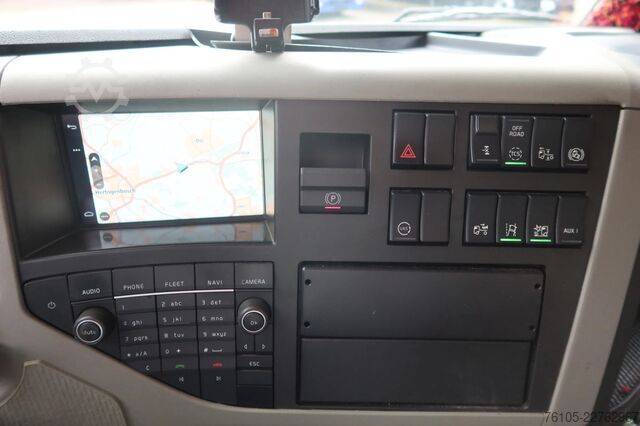 Box body Volvo FM 330 Bakwagen + DHollandia 1500 kg