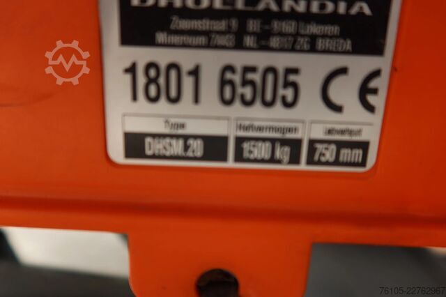 Box body Volvo FM 330 Bakwagen + DHollandia 1500 kg