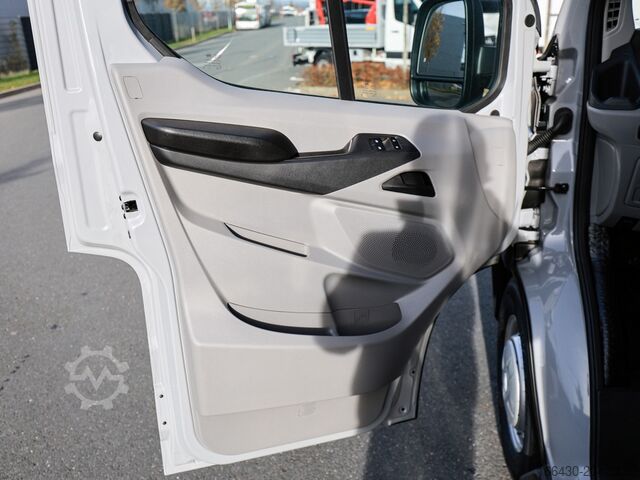 Minibus Maxus DELIVER 9