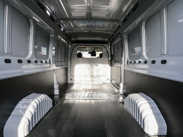 Minibus Maxus DELIVER 9