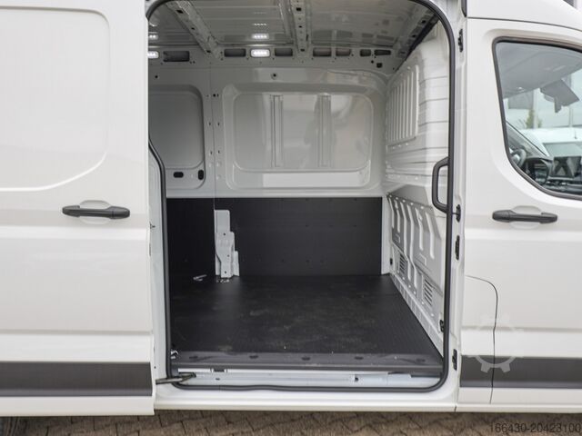 High top van Maxus DELIVER 9