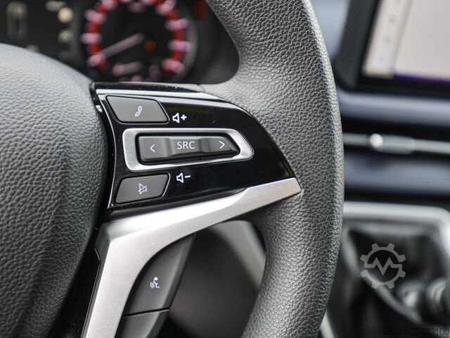 High top van Maxus DELIVER 9