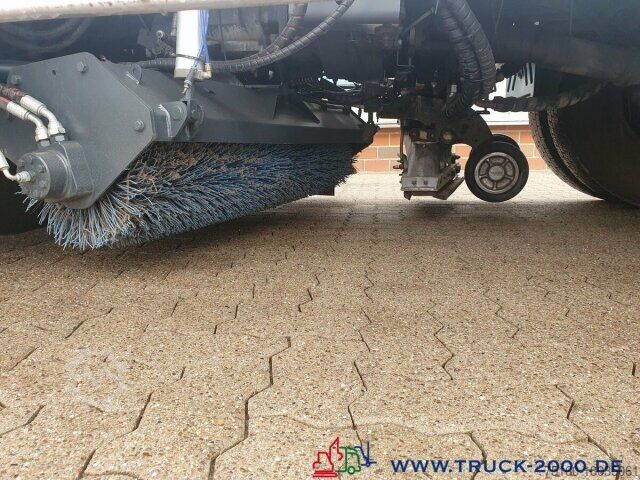 Kehrmaschine Mercedes-Benz Atego 1524 Bucher Johnston VS650 Deutsches Gerät