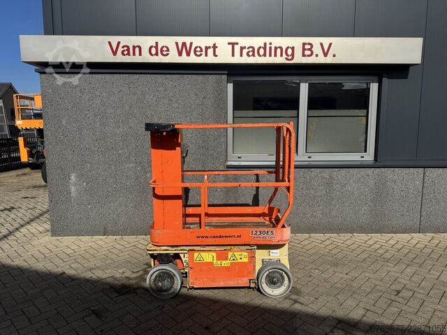 JLG 1230 ES Mastbühne / Vertikallift, 5,44 m Arbeitshöhe, elektrisch, Baujahr 2011 JLG 1230 ES Mast hoogwerker / Vertical Lift 5.44M Werkhoogte elektrisch 2011