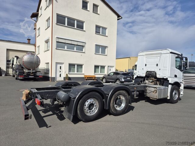 LKW-Fahrgestell Mercedes Benz Antos 2543 6x2