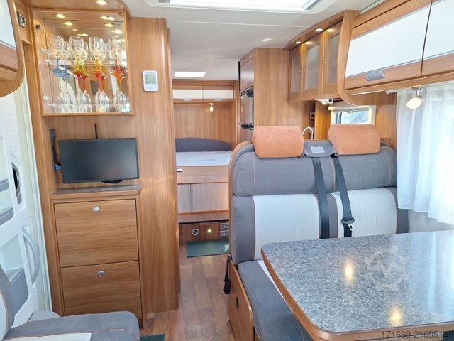 Teilintegriertes Wohnmobil DETHLEFFS Magic Edition T 1 DBM White Wenig Kilometer!