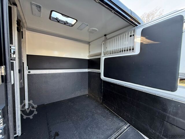 Viehtransporter RENAULT Master STX 3 Sitzer  Haras / Hengste