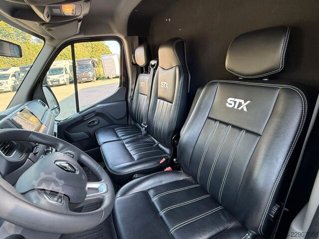 Viehtransporter RENAULT Master STX 3 Sitzer  Haras / Hengste