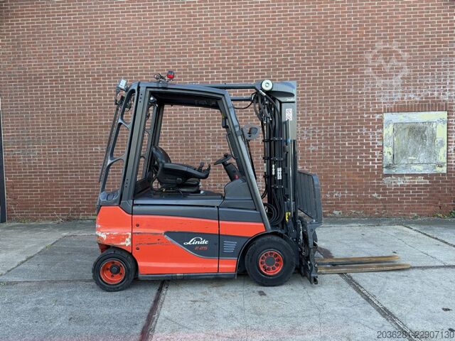 Elektro 4 Rad-Stapler Linde E25-01