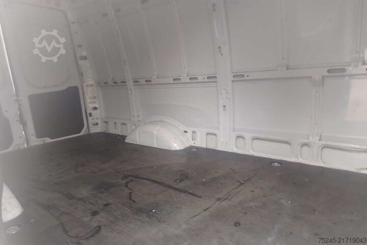 Box van Iveco DAILY 35S 15 2.3 HDI PMTM