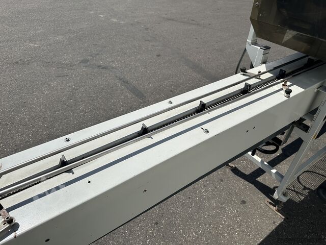 Sorma W12 126 ACE 115 weighing machine with elevator and punnet filler SORMA W12 126 ACE 115