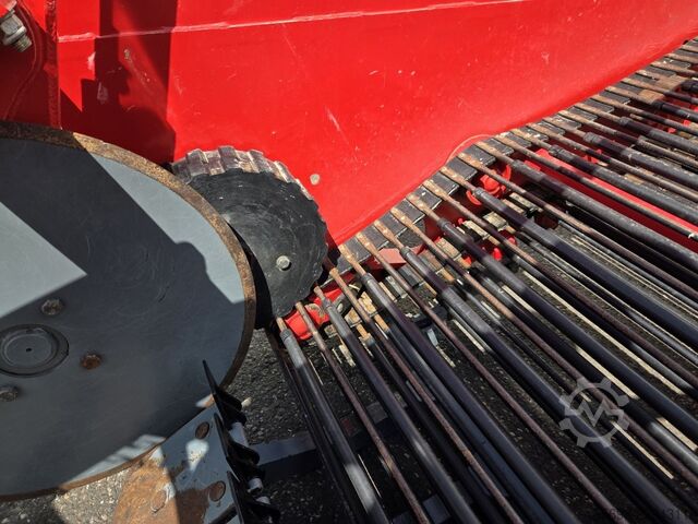Unia Wega 1600 Duo potato harvester 2 rows with double web conveyor UNIA Wega 1600 Duo