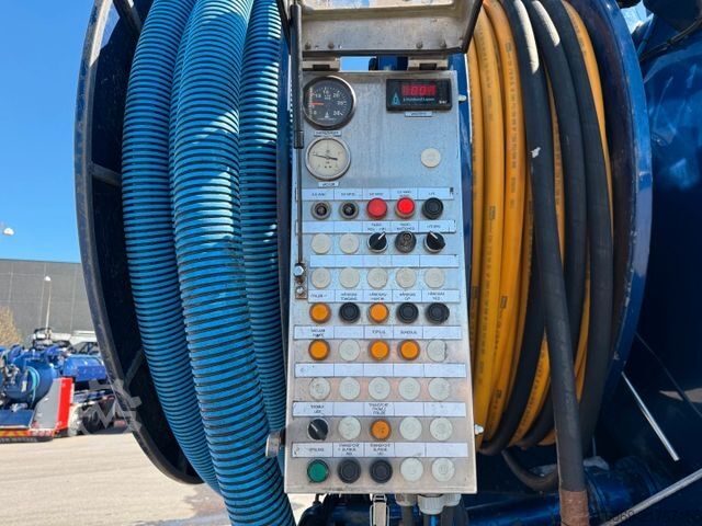 Vacuum tank truck SCANIA P310 4x2 Hvidtved Larsen Flexline 207