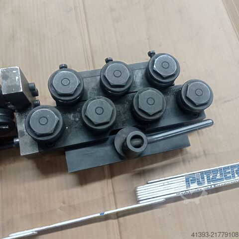 Straightening device, straightening units, straightening apparatus for wire  