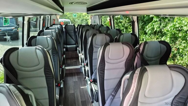 Minibus MERCEDES-BENZ 519 Sunset S 4 Ferqui Lagerfahrzeug Stock