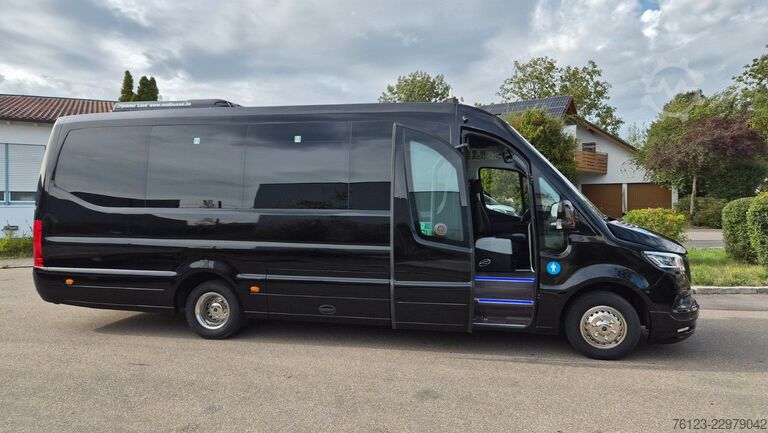 Minibus MERCEDES-BENZ 519 Sunset S 4 Ferqui Lagerfahrzeug Stock