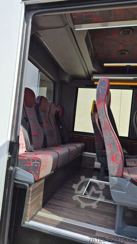 Minibus MERCEDES-BENZ 30 Sitzer Schul- Transferbus 519 Lagerfahrzeug