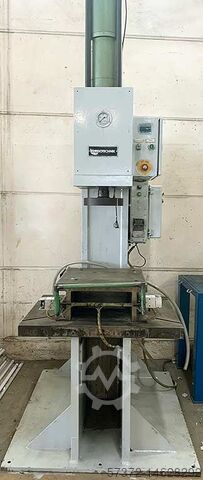▷ Used Hydraulic press Tox Pressotechnik KT200 for sale 