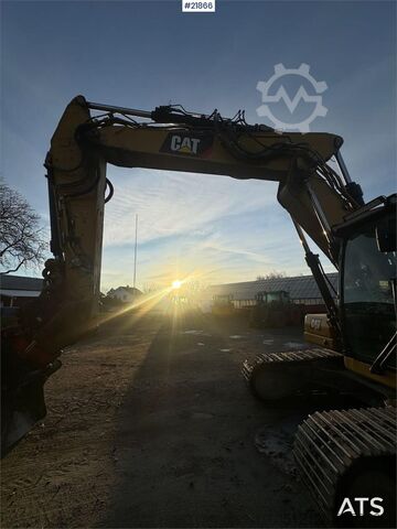Crawler excavator CAT 320