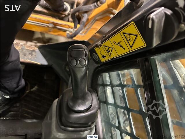 Loader Mustang 220R compact loader w/leveling bucket and pallet f