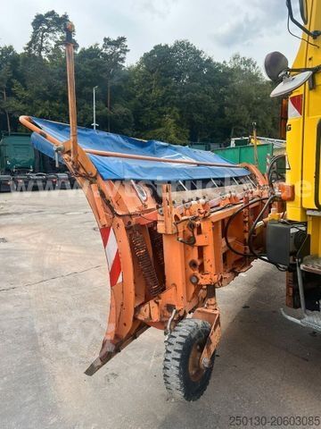 LKW mit Tankaufbau MAN F8 Winterdienst Räumschild