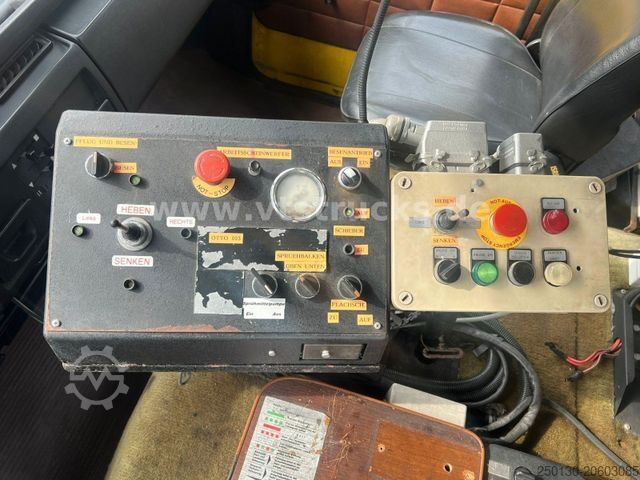 LKW mit Tankaufbau MAN F8 Winterdienst Räumschild