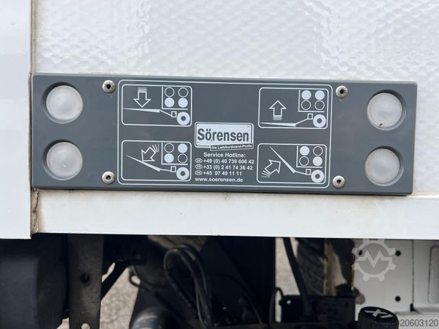 Box van PEUGEOT Boxer 2,2 Blue-HDI Maxi Koffer Hebebühne