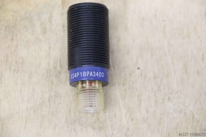 Proximity switch Telemecanique XS4-P18PA340D